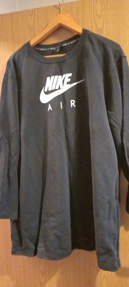 Nike Air Pullover in Wedemark