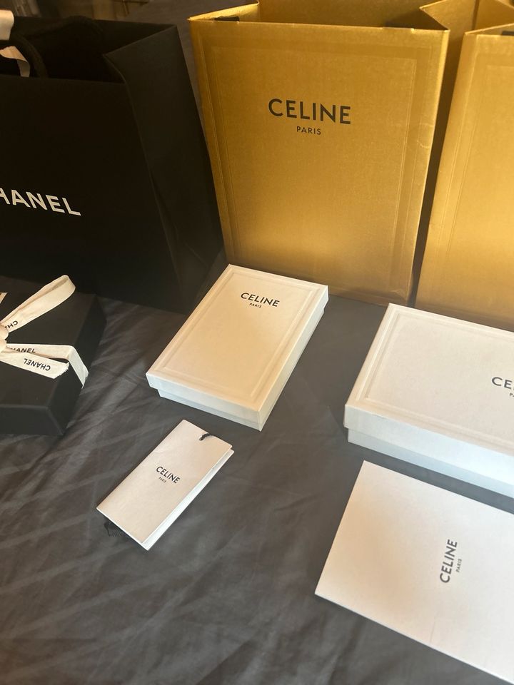 Celine Chanel Box Tüte Karton Umschlag in Duisburg