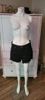 neuwertige Jeansshorts von H&M Gr 42 schwarz Frankfurt am Main - Sachsenhausen Vorschau