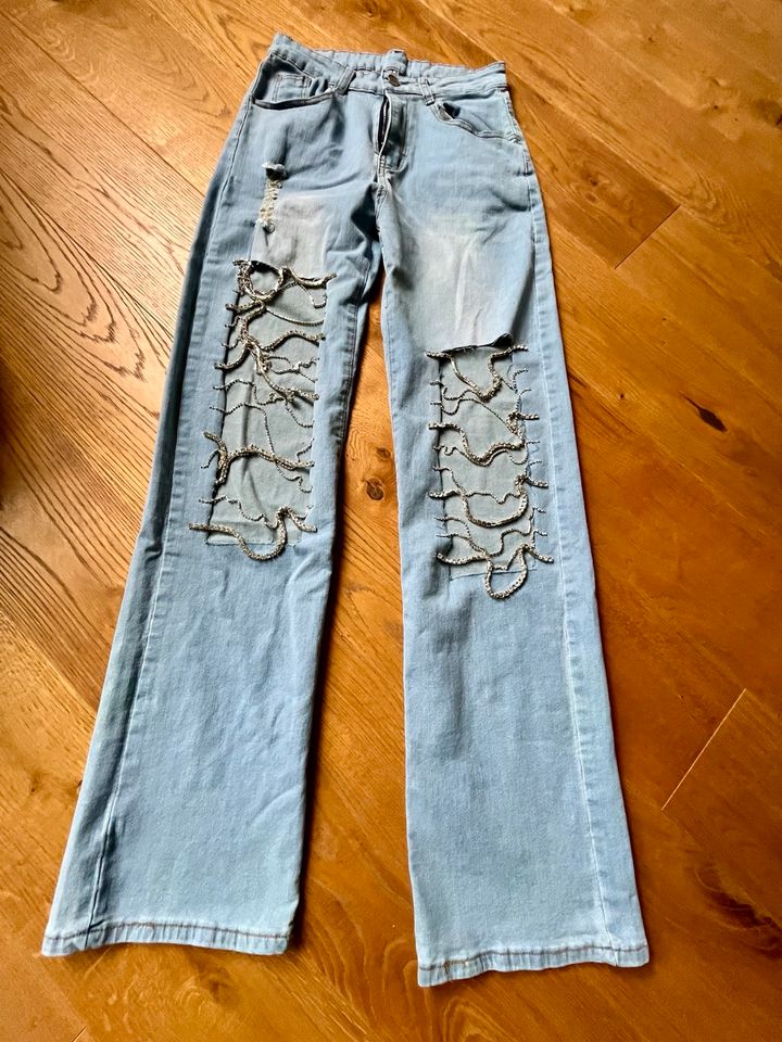 Jeans mit Strass gr.S hellblau neu ungetragen in Meiningen