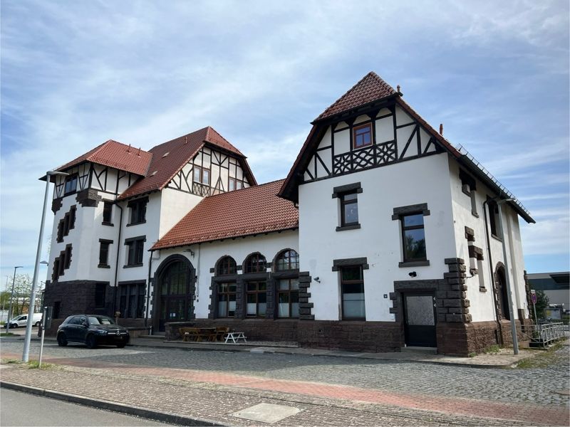 Eine Rarität auf dem Immobilienmarkt - Denkmalgeschützter Bahnhof als Renditeobjekt! in Schmalkalden