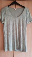 Neu, Esprit T-Shirt mit V-Ausschnitt in Khaki, Gr. M München - Berg-am-Laim Vorschau