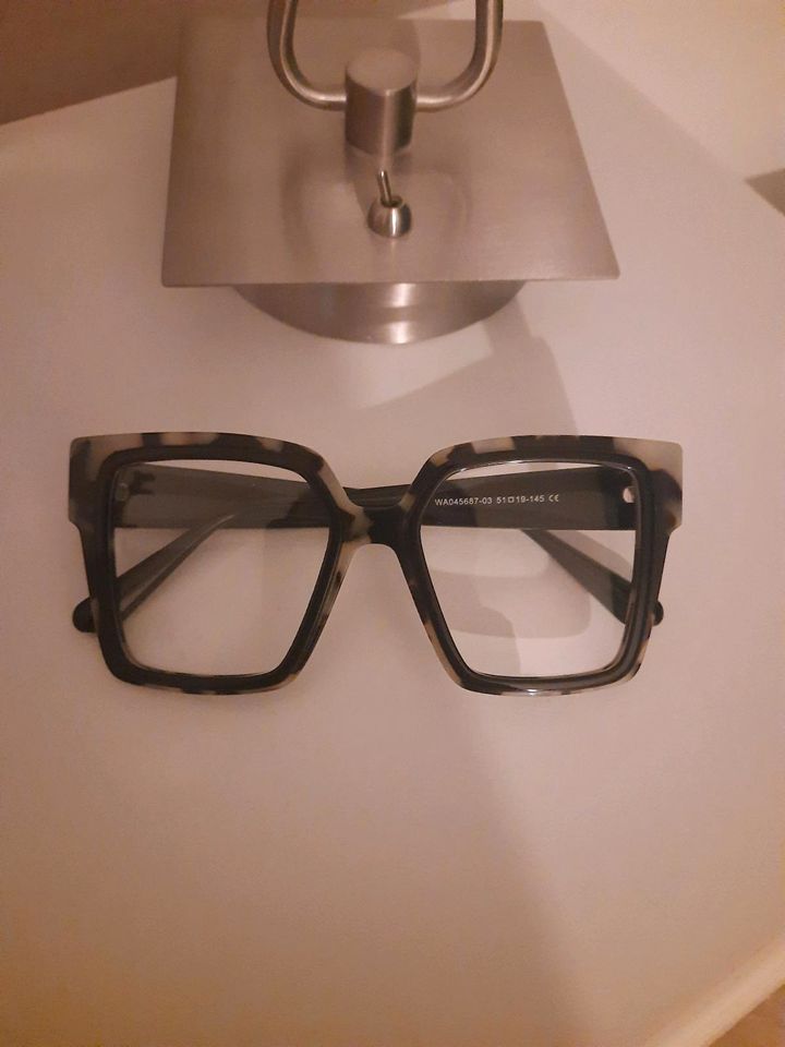 Neu! Oversize Unisex Brille in Lübeck