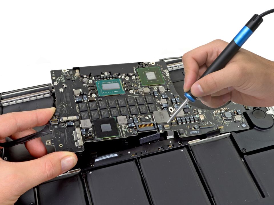 MacBook Pro A1502 Logicboard Reparatur 820-4924 820-3536 820-3476 in Berlin