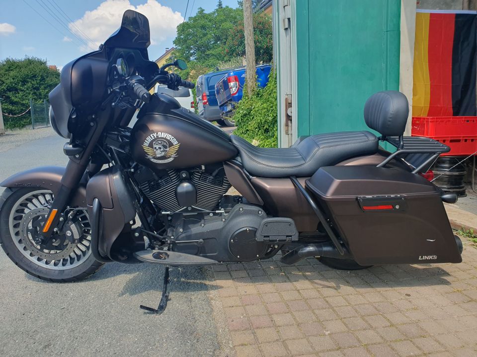 Harley Davidson FLH Ultra Glide in Wünschendorf