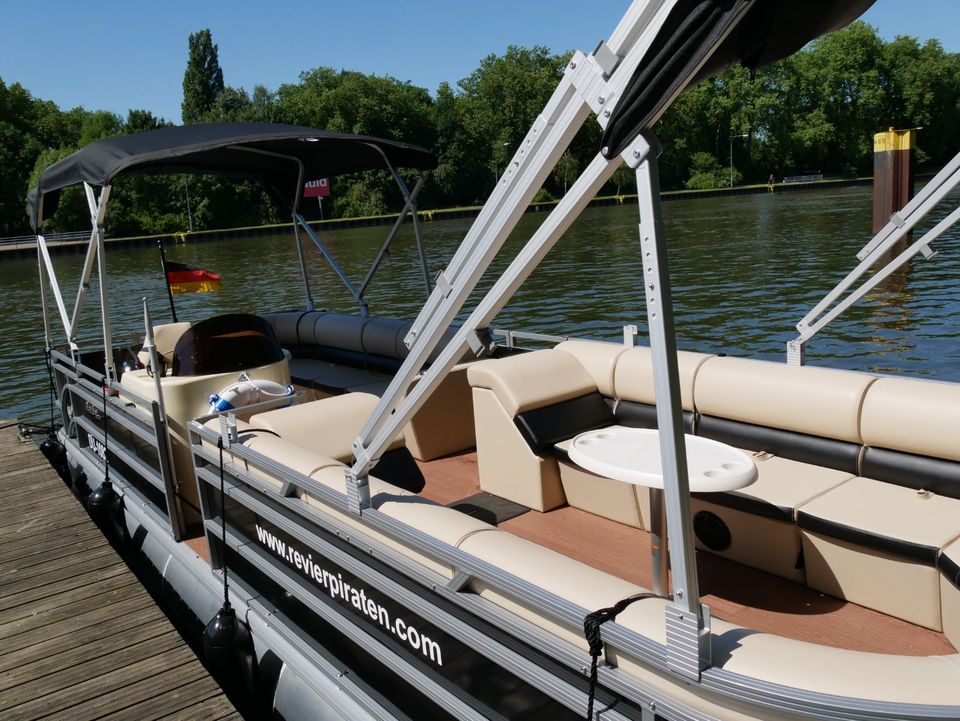 Partyfloß Jolly Roger auf dem Rhein Herne Kanal die Top Location für Junggesellenabschied, Party, Geburtstag, Vatertag, Betriebsausflug, u.v.m. in Moers