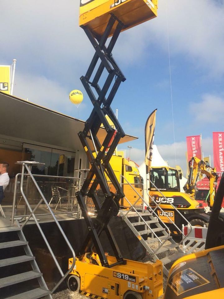 Vermietung Scherenbühne JCB S 1930 Hebebühne mieten DBR in Bad Doberan