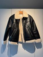 schwarze Kunstlederjacke mit Fell (Bershka) Bayern - Krombach Vorschau
