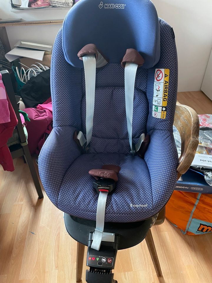 Maxi Cosi 2way Pearl Auto Kindersitz auch rückwärts als Reboarder in Dasing