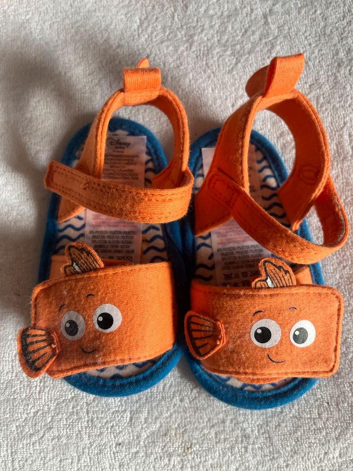 Disney Findet Nemo Babyschuhe Baby Sandalen 6-9 Monate in Mohrkirch