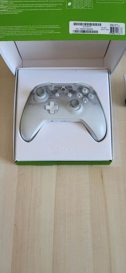 XBOX One S 500GB Viel Zubehör in Walpertskirchen