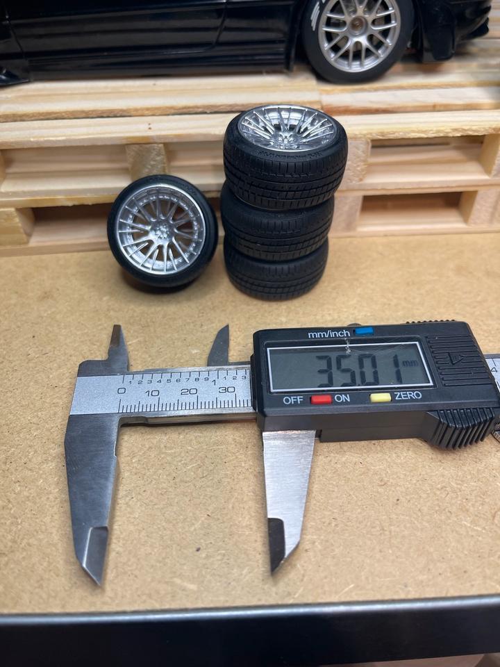Räder Reifen Felgen 1:18 Modellbau Umbau Tuning Diorama in Zeitz