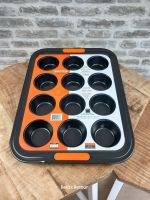 Le Creuset 12er Muffinform schwarz, orange Walle - Steffensweg Vorschau