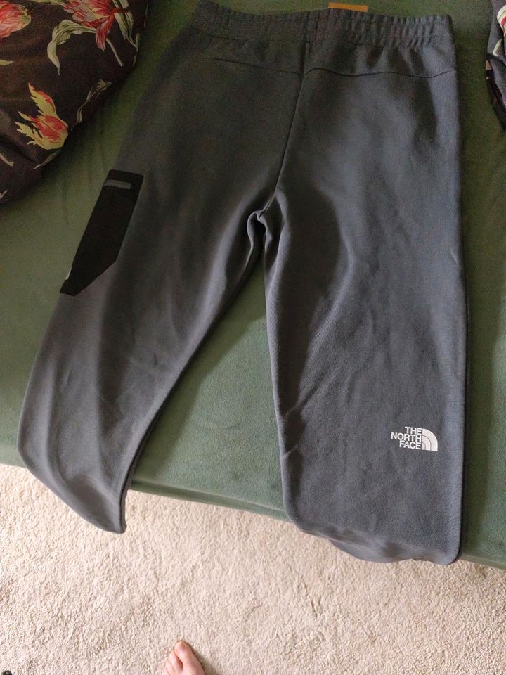 The north face jogger vanadis grau M NEU in Freiburg im Breisgau