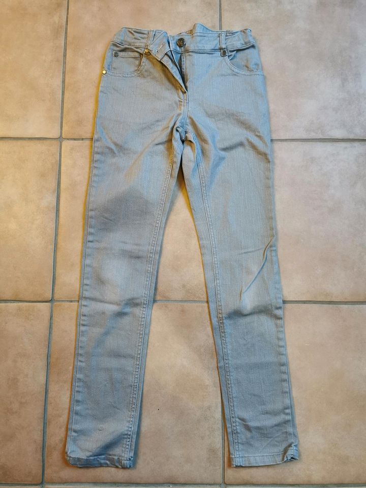 Jeans - grau/silber - Yigga - Gr. 146 in Schlüchtern