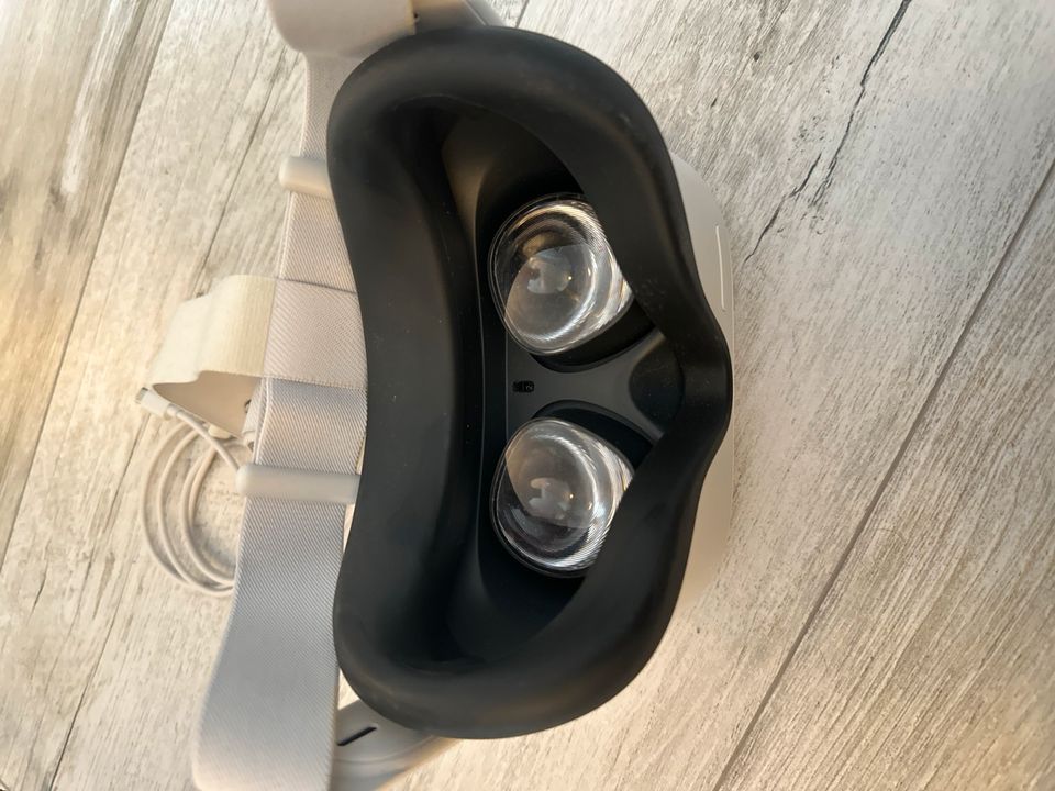Oculus Quest 2 - Virtual Reality Brille mit OVP in Bardowick