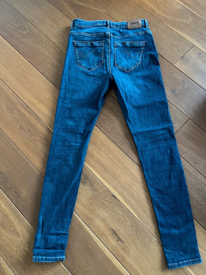 Only High Waist Skinny Jeans, Modell Paola, Gr. M/30, dunkelblau in Kalletal
