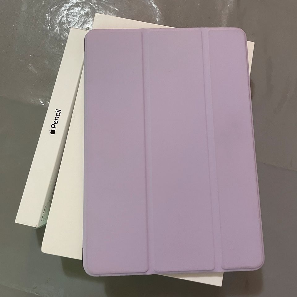 iPad 10.2 (2019) 7. Generation A2197 und Apple Pencil - wie NEU in Marburg