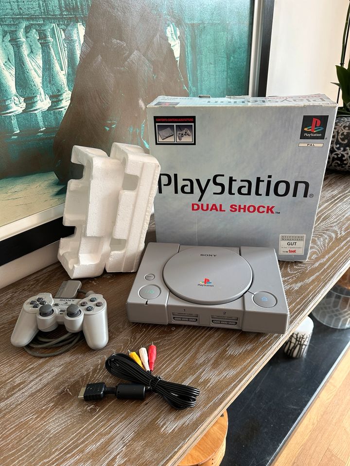 Sony Playstation 1 Dual Shock SCPH-9002C PS1 OVP Controller Kabel in Frankfurt am Main