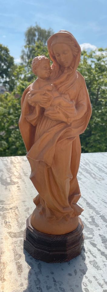 Holzschnitzerei Madonna Mutter Gottes Künstler Adalbert Stiegeler in Bargteheide