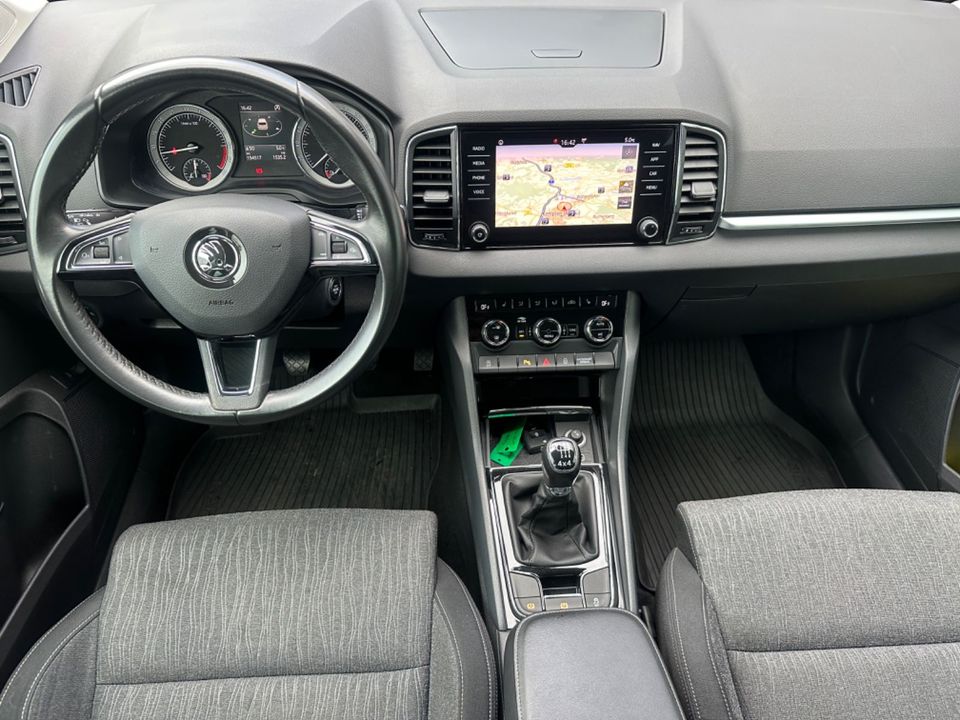 Skoda Karoq Style 4x4*LED*CarPlay*Navi* in Kempten