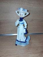 Porzellan Figur, Frau mit Kleid und Hut, blau-weiß, Deko Niedersachsen - Bergen Vorschau