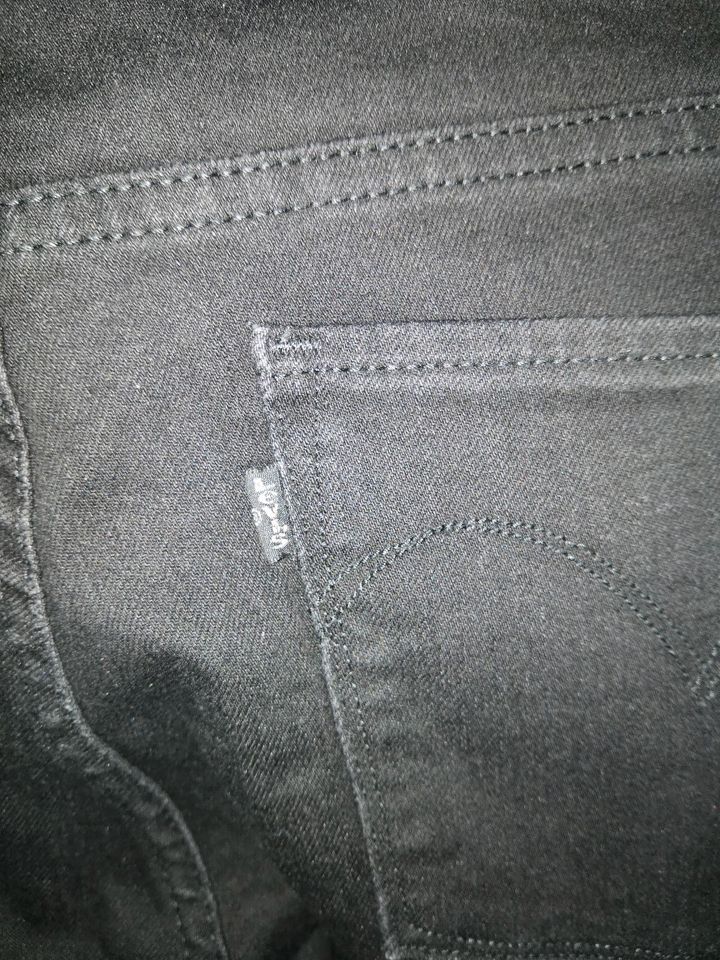 Damen Jeans Levi's Größe 30 schwarz in Jembke