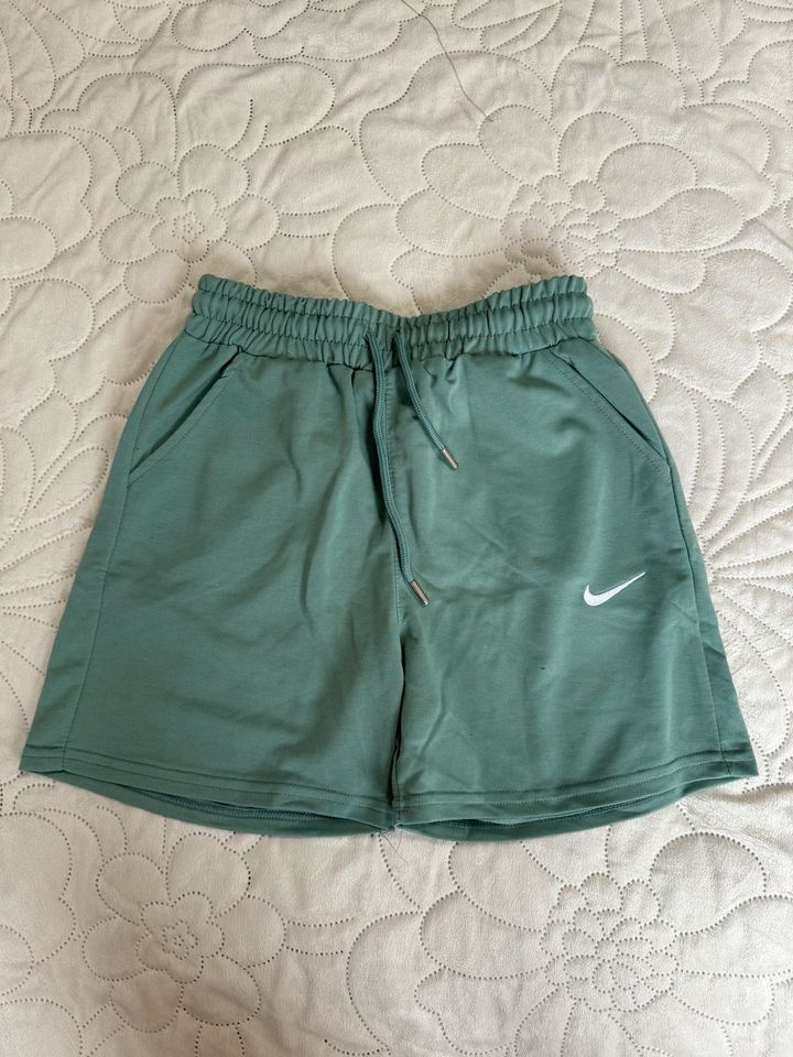 Nike Shorts in Burgau