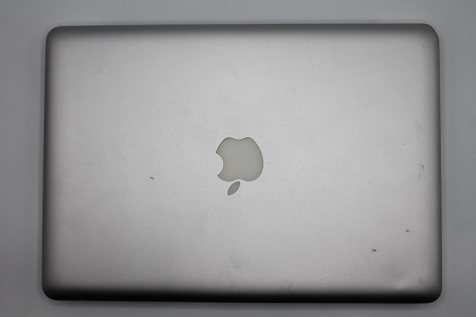 Apple Macbook Pro 13" 2011 Modell A1278 mit OVP und Kabel in Wolfsburg