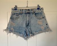 Hot pants Jeans Shorts kurze Hose S 36 Nordrhein-Westfalen - Verl Vorschau