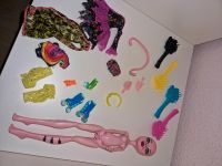 Monster High Puppe und Accessoires und Klamotten alles zsm 12€ Baden-Württemberg - Ludwigsburg Vorschau
