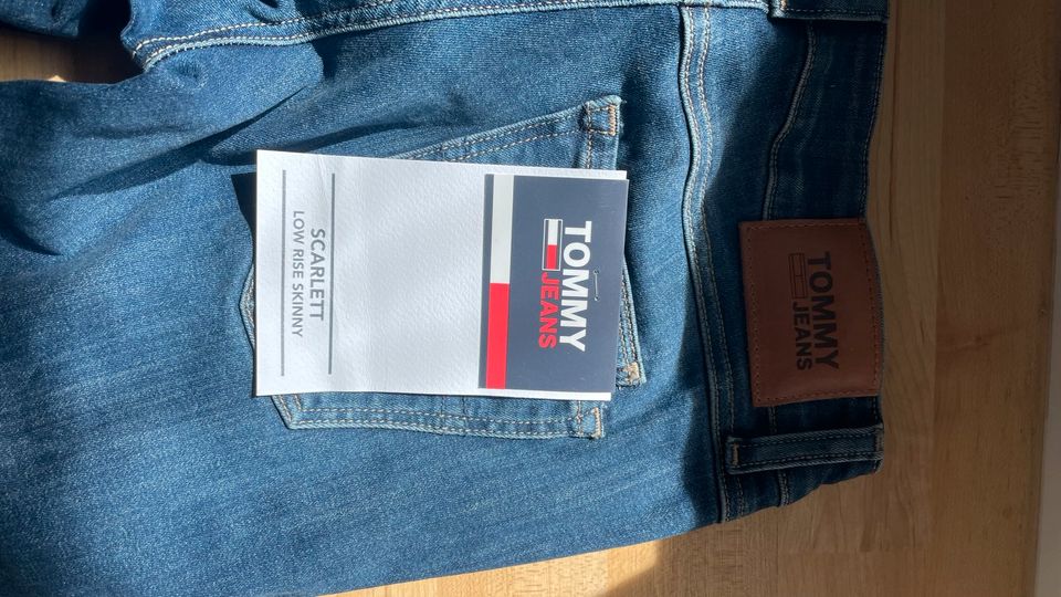 Neu ** Thommy Hilfiger Jeans 25/30 in Halle