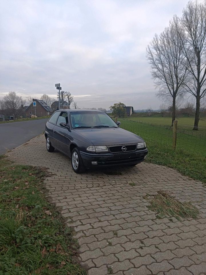 Opel Astra F CC 1,6 in Wesel