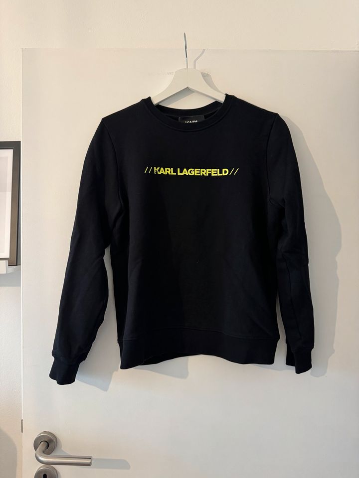 Schwarzer Sweater mit Aufdruck von Karl Lagerfeld - Größe M in Lüdenscheid