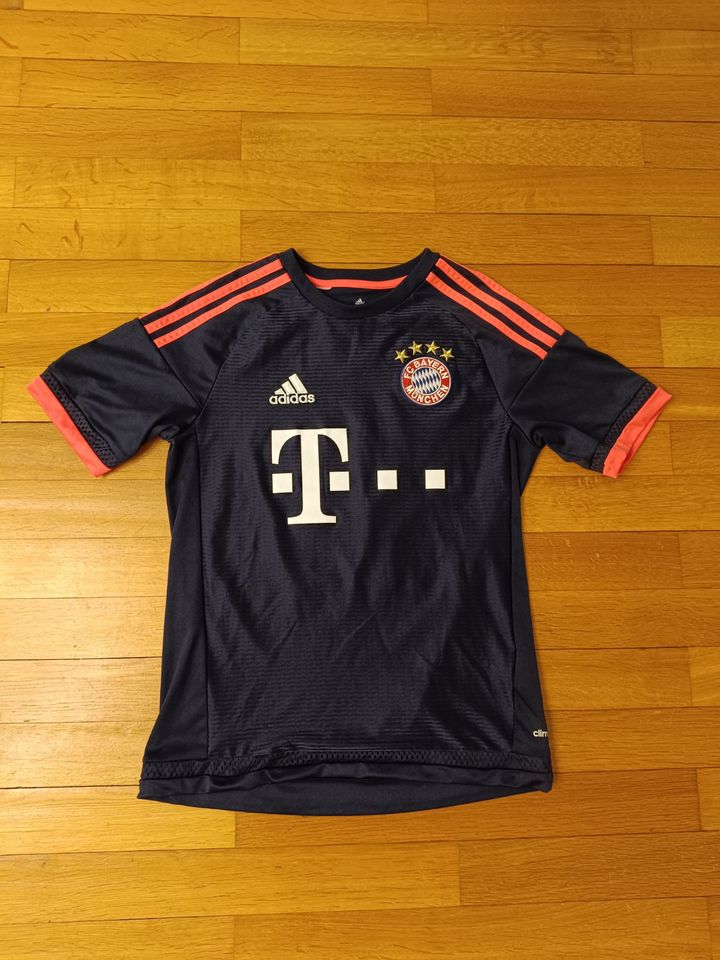 FC Bayern München Adidas Champions League Trikot Nr. 11, Gr. 164 in Niederwerrn