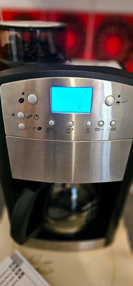 Kaffeemaschine mit Mahlwerk, programmierbar, Bohnen, gemahlen, in Großostheim