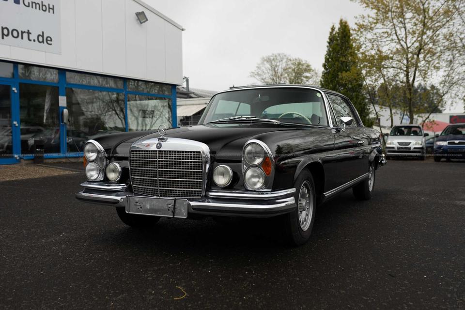 Mercedes-Benz W111 280 SE Coupé (1970), Flachkühler in Vettelschoß