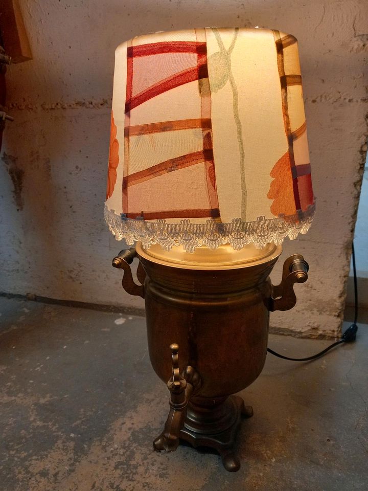 Antike Tischleuchte Nachttischlampe messing 50 Cm in Baunatal