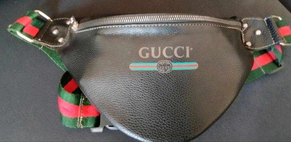 Taschen/Handtaschen/Bauchtasche/GUCCI/PUMA.. in Seevetal