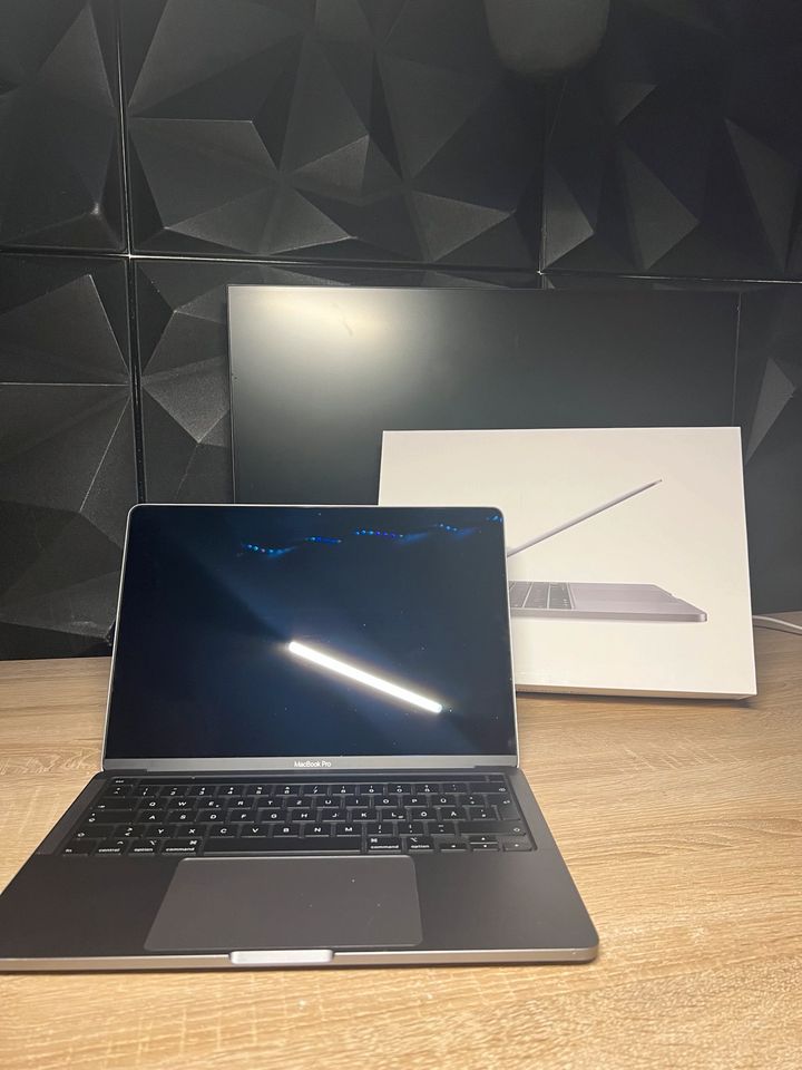 Macbook Pro 13 . 2020 in Berlin