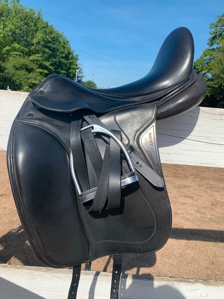 Equiline Dressursattel 17 Zoll in München