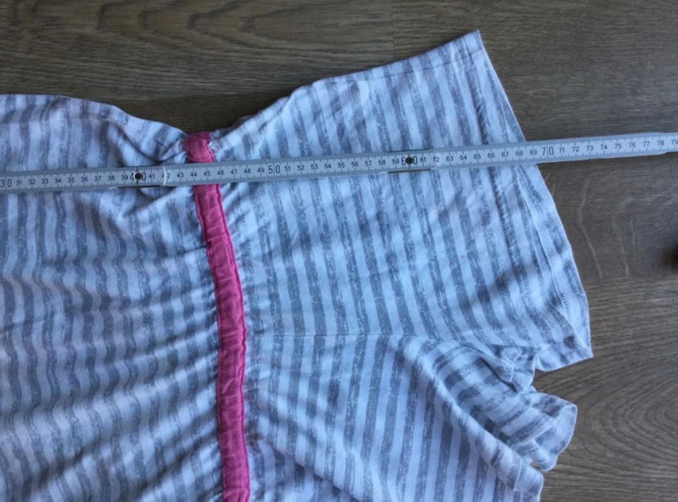 Pink-grau-weiß gestreifter kurzer Jumpsuit in Größe 146 / 152 in Nickenich