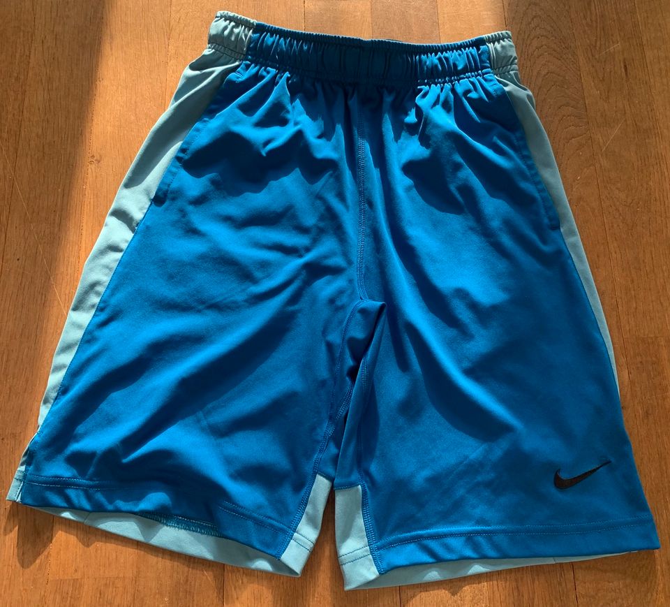 Nike Shorts Sporthose Gr. L 147-158 in Köln