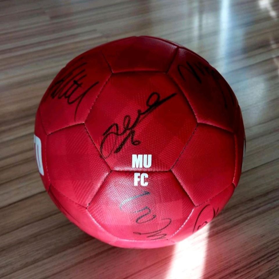 Manchester United Nike Ball - Original Unterschriften 2012/13 in Friedrichshafen