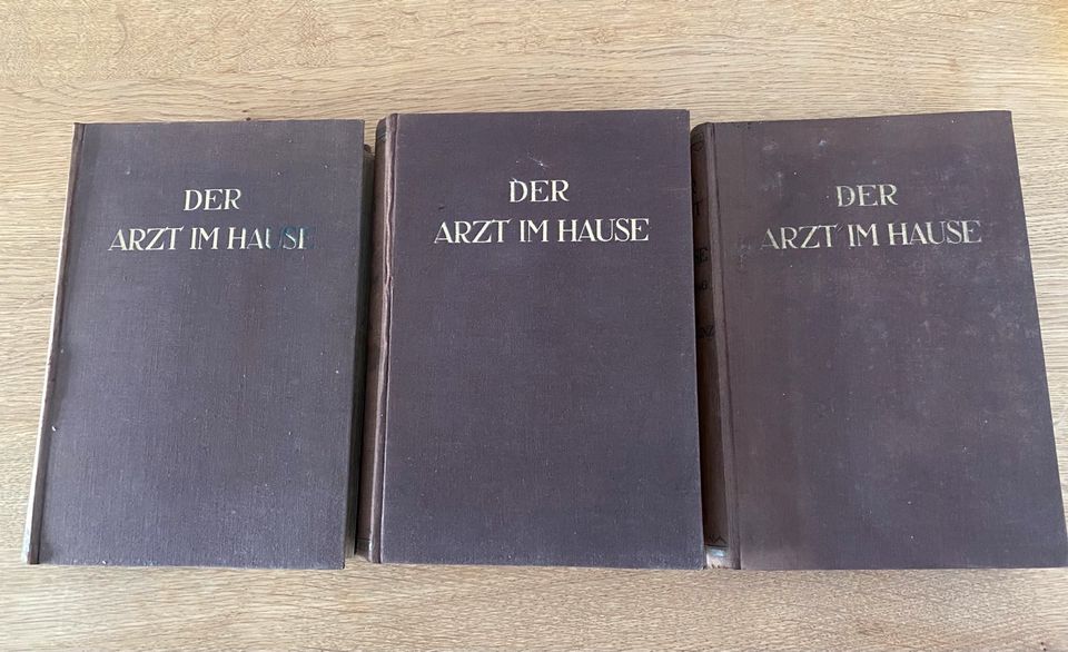 Antike Bücher 3 Bände 1923 „ Der Arzt im Hause“ in Varel