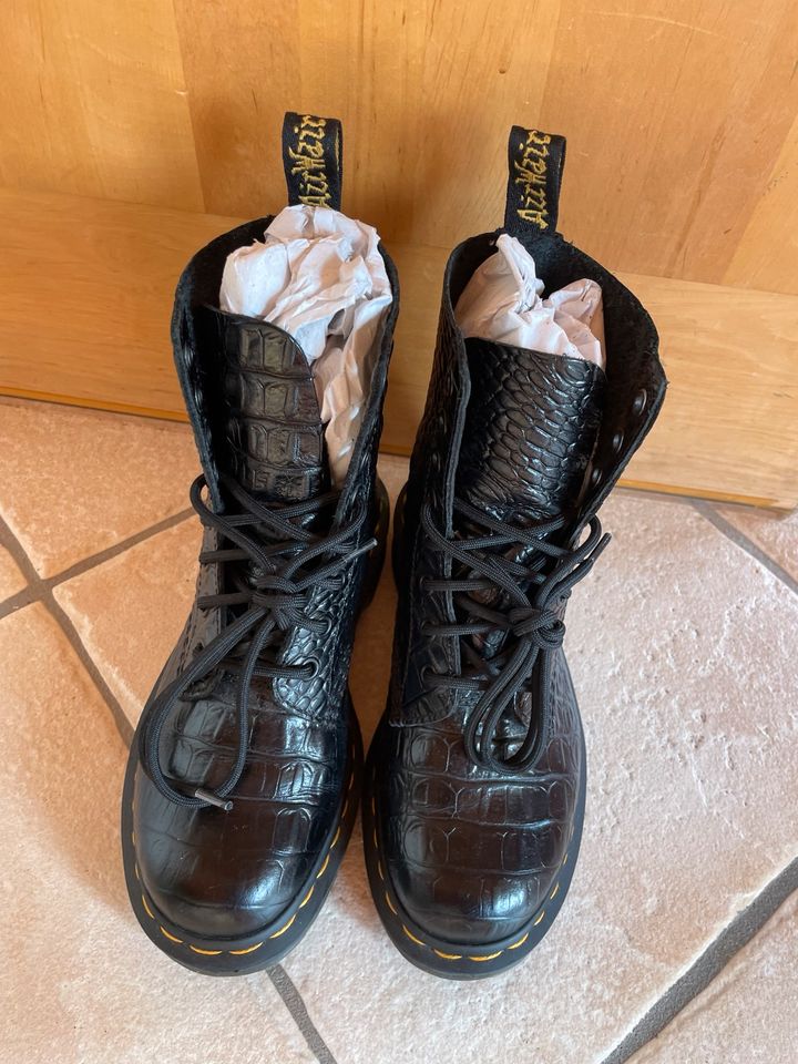 Dr. Martens Reptil Dessin NEU Ge. 36 in Großwallstadt