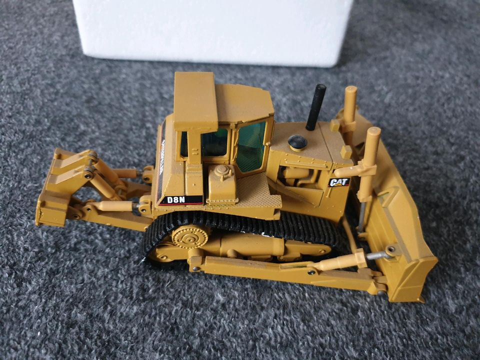 CAT D8N Kettendozer NZG Modelle in Straubing