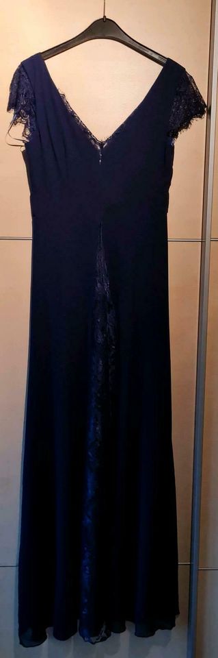 Abendkleid in Lehre