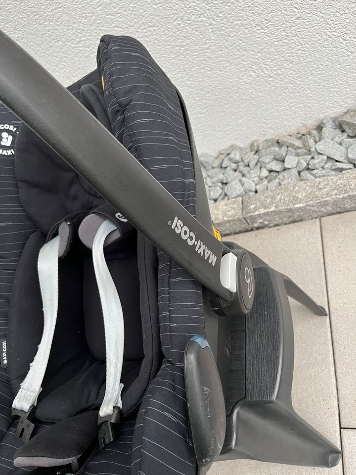 Maxi Cosi Pebble Pro schwarz Kindersitz + Neugeboreneneinsatz in Iserlohn