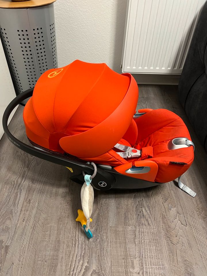 Cybex Platinum Babyschale Cloud-Z2 i-Size Autumn Gold in Dreieich